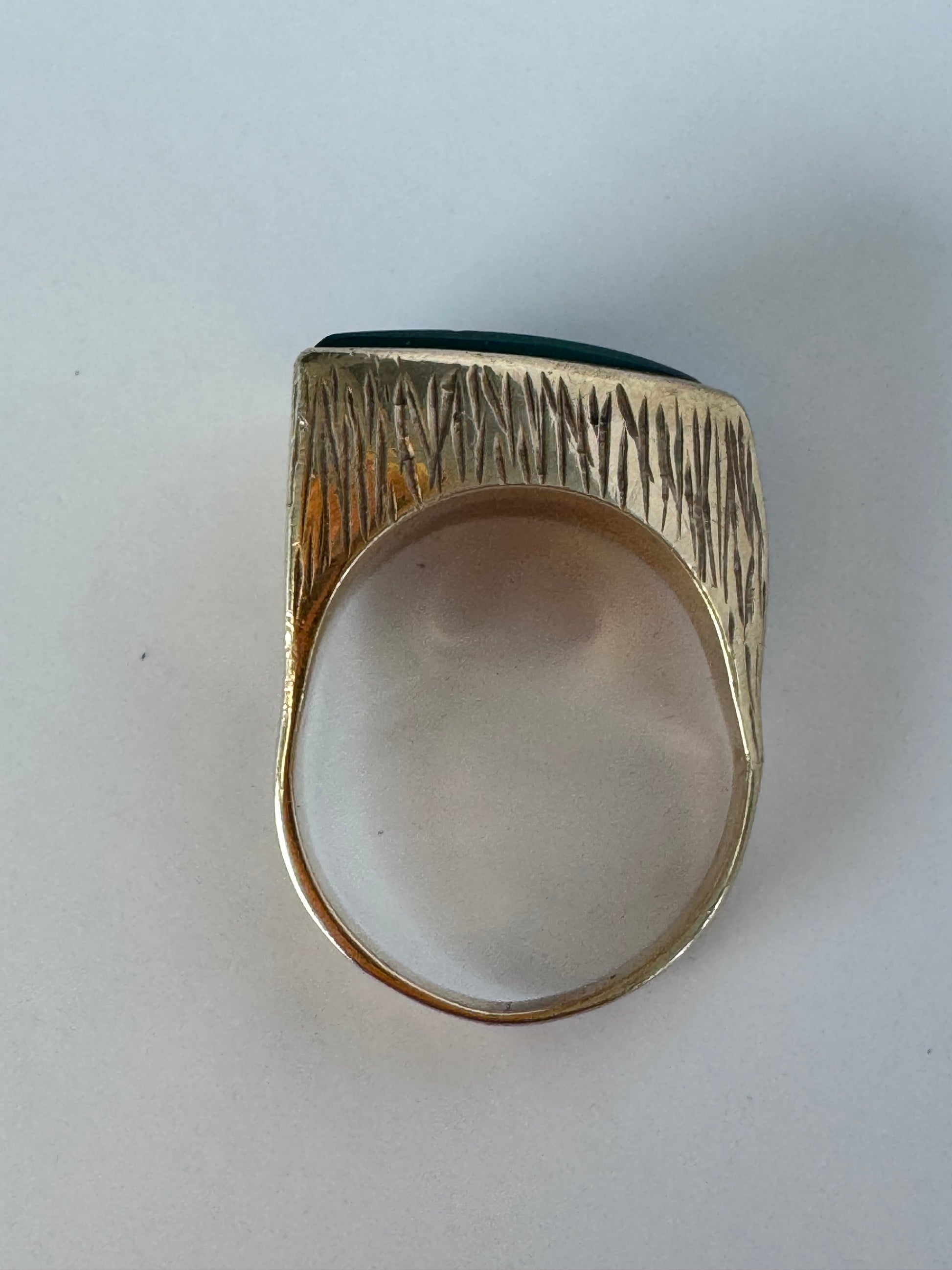 Estate modernist 14K gold abstract jade ring mid century angular brutalist design textured finish