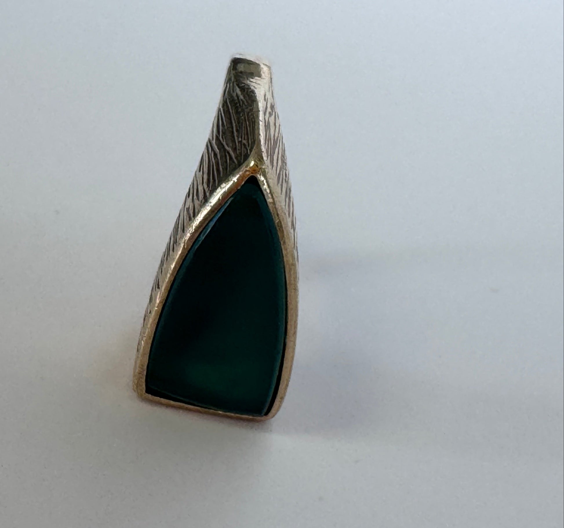 Estate modernist 14K gold abstract jade ring mid century angular brutalist design textured finish