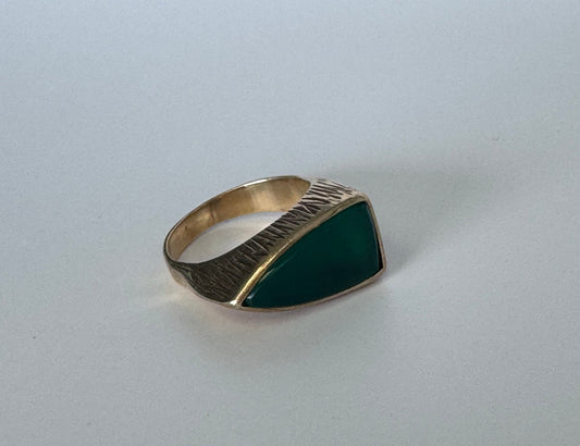 Estate modernist 14K gold abstract jade ring mid century angular brutalist design textured finish