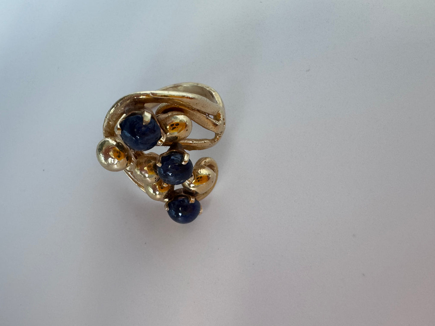 Estate 1970s organic 14K gold sapphire cabochon ring sculptural flowing design three blue stones