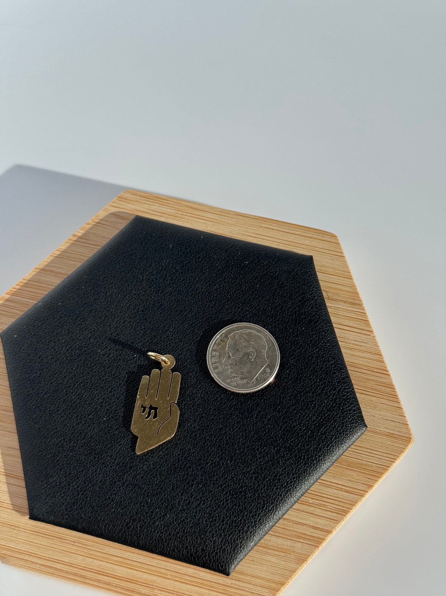 Modern Hamsa 14k