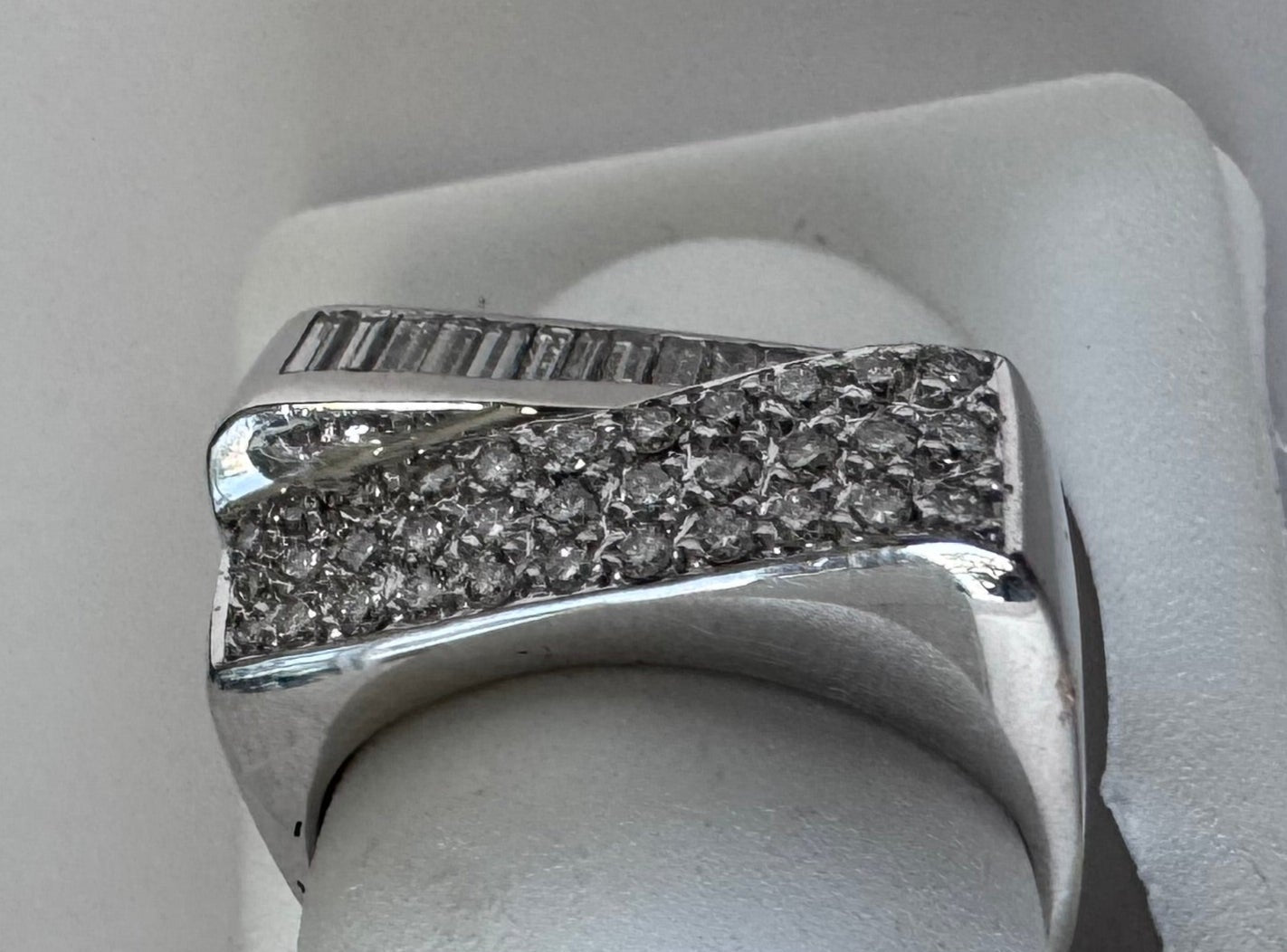 Estate 18K White Gold Geometric Vintage Ring