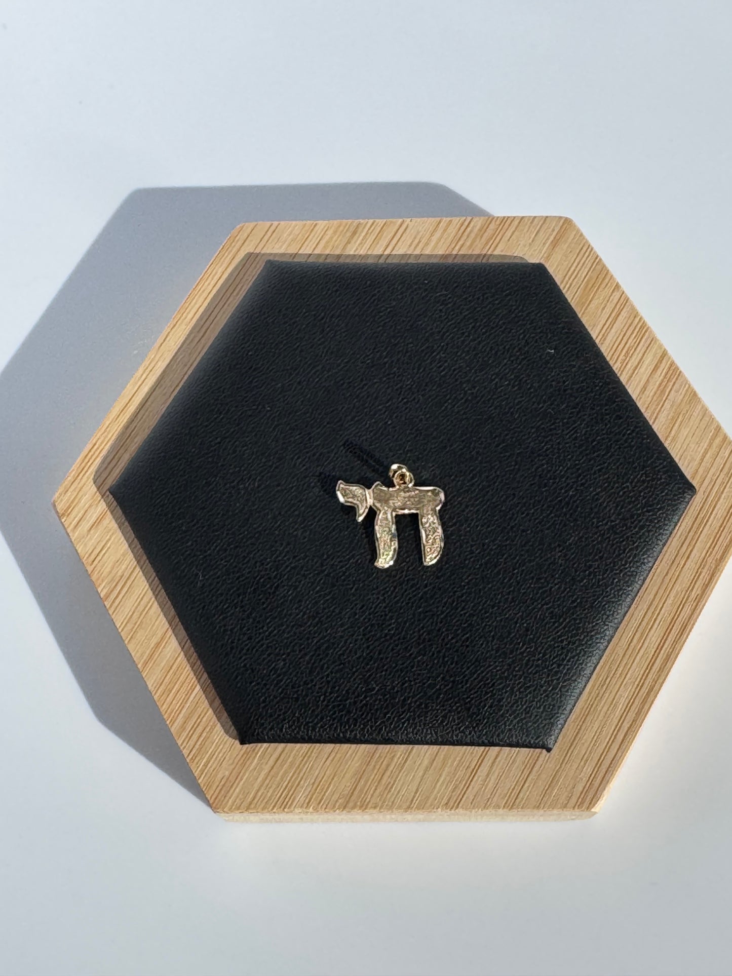 Petite Vintage Textured Chai Pendant 14k