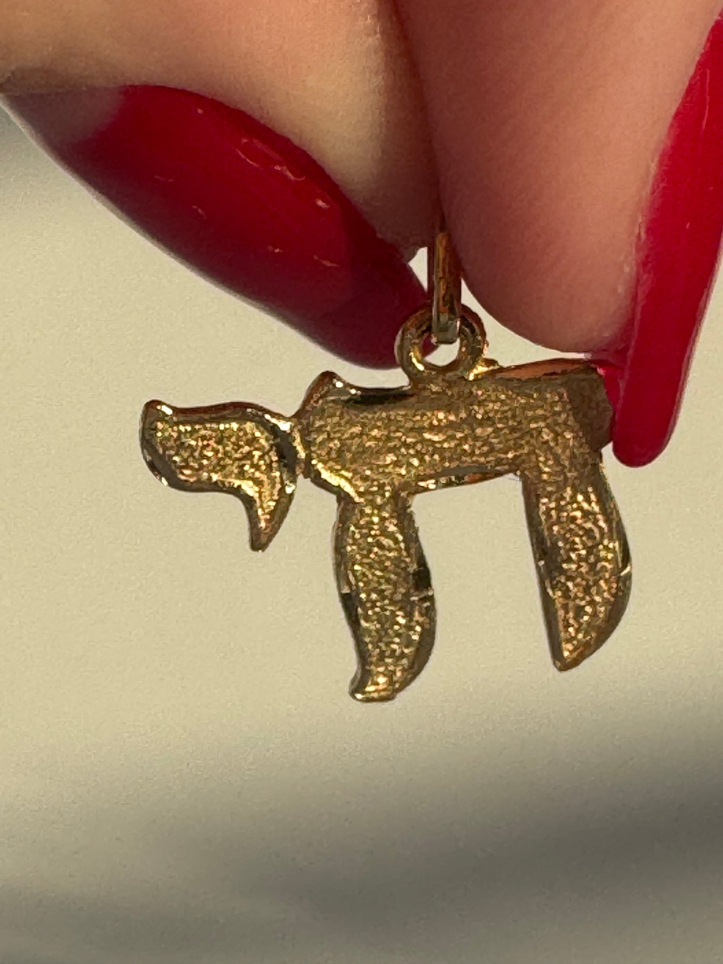 Petite Vintage Textured Chai Pendant 14k