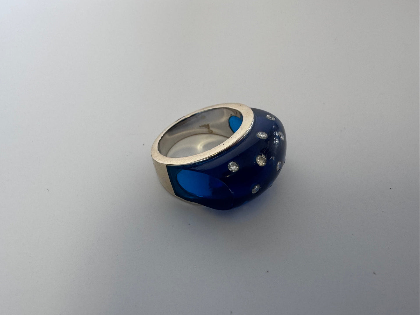 Contemporary 18K White Gold Diamond Resin Band Ring Size 7.5 Modern Design