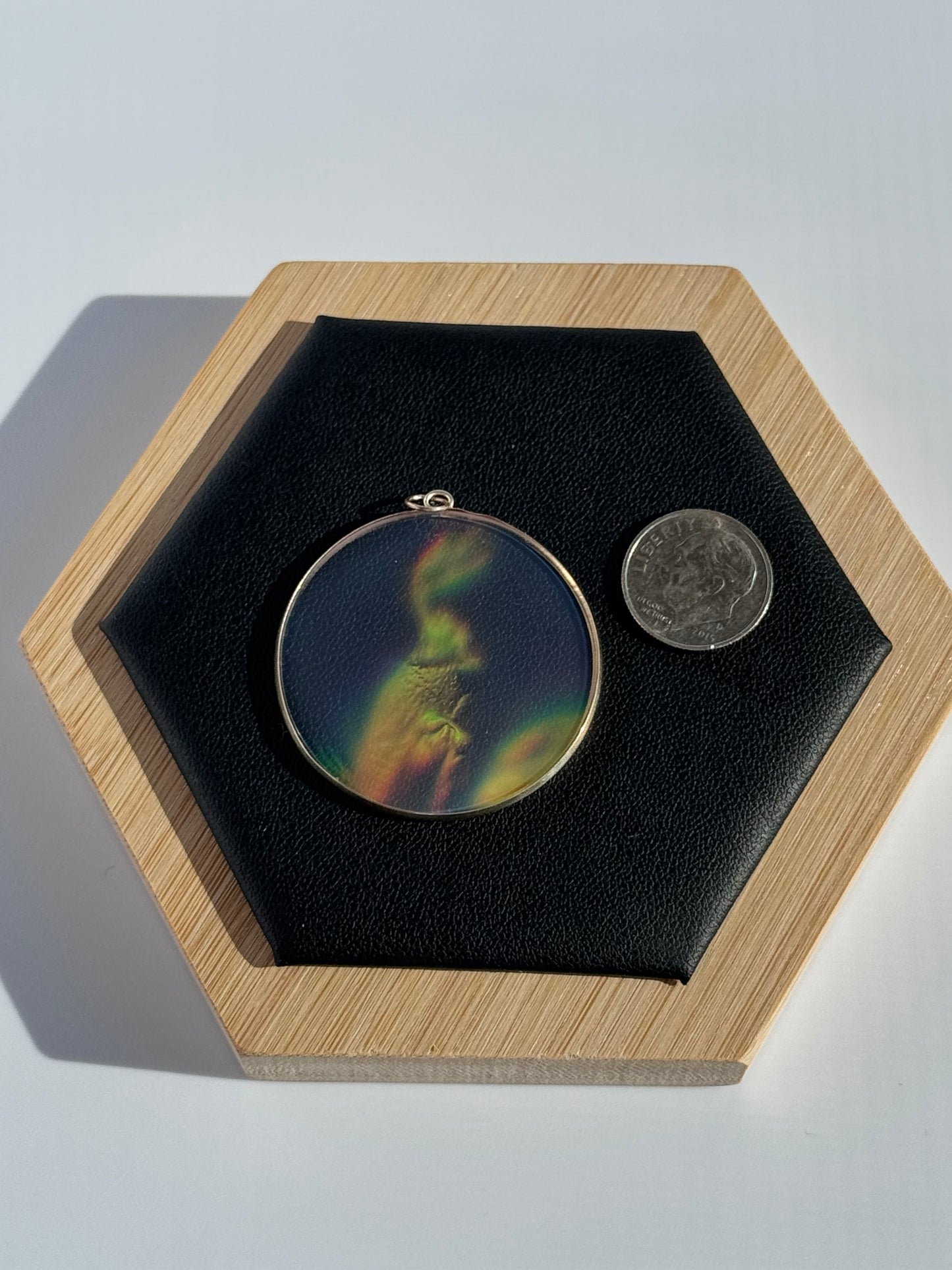 Vintage Dinosaur Hologram Pendant in 9ct Gold