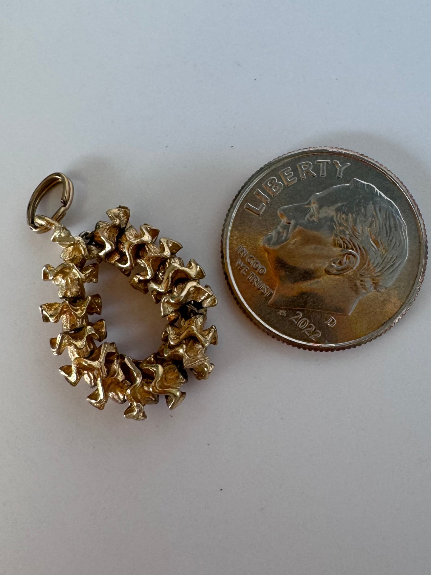 1940s Hawaiian lei charm in 14K gold with articulated flower elements, tiki era vintage jewelry