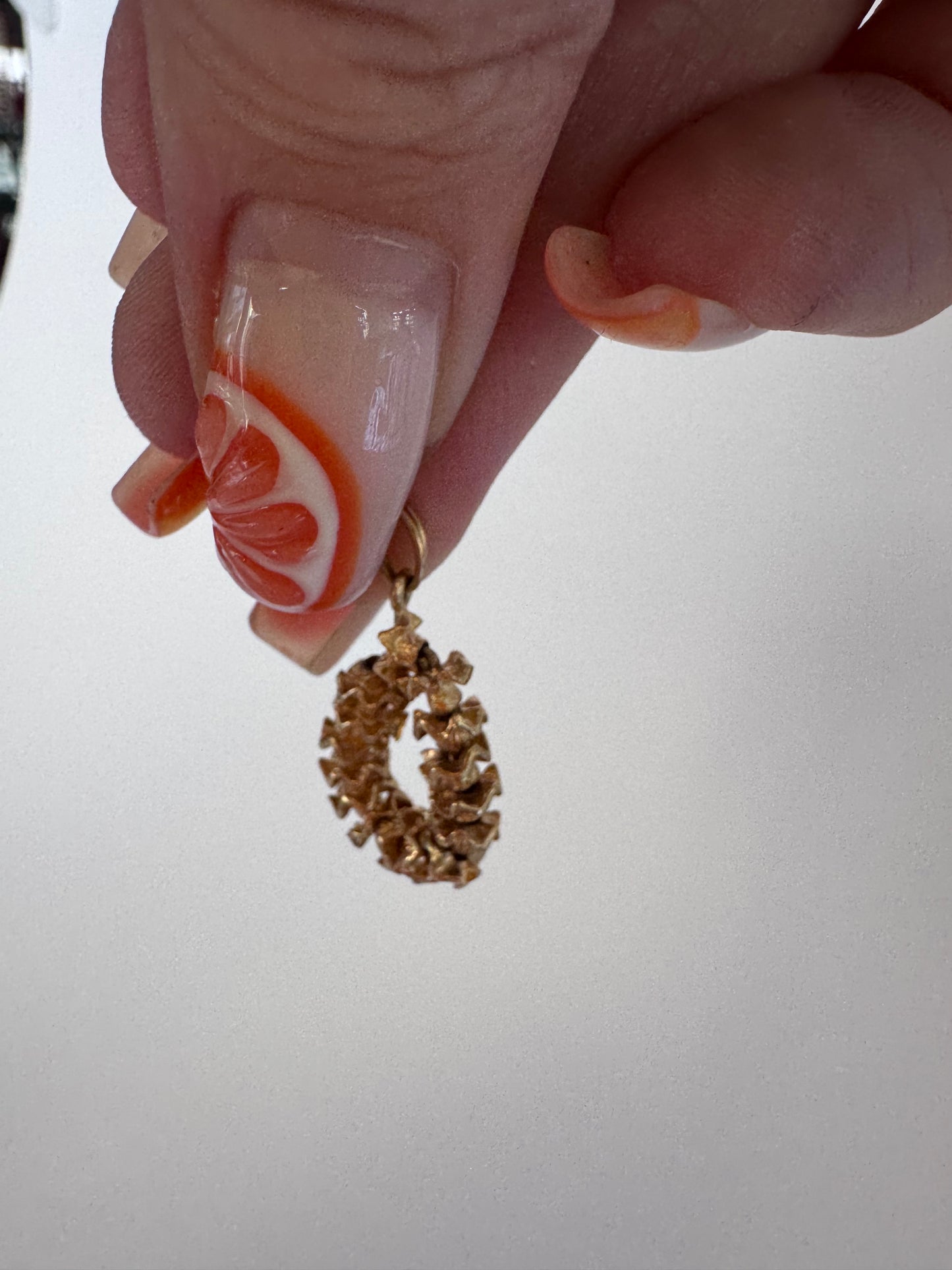 1940s Hawaiian lei charm in 14K gold with articulated flower elements, tiki era vintage jewelry