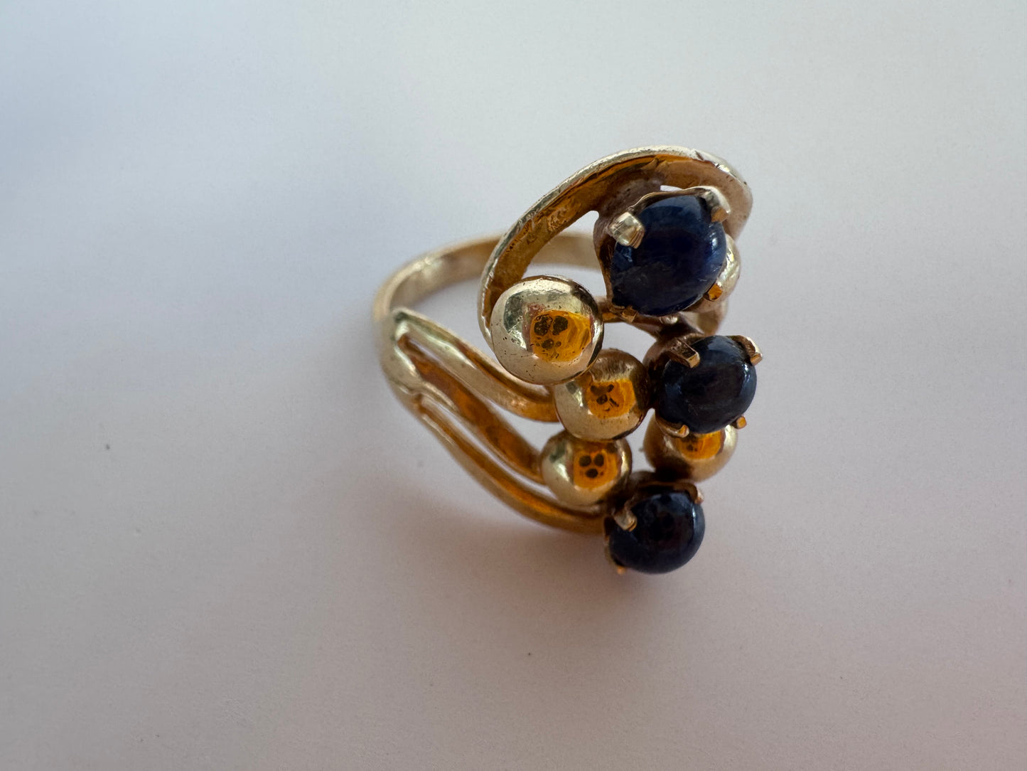 Estate 1970s organic 14K gold sapphire cabochon ring sculptural flowing design three blue stones