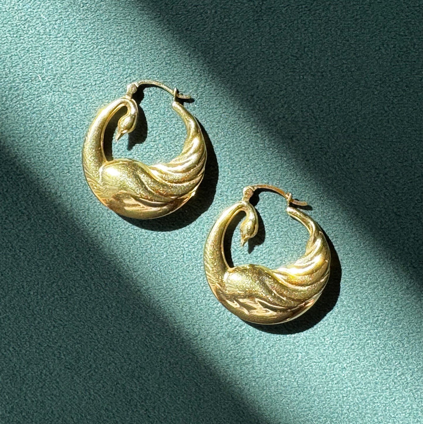 Vintage 18K Solid Yellow Gold Swan Hoop Earrings 3.5 Grams the Most Elegant Hoops You Will Ever Own