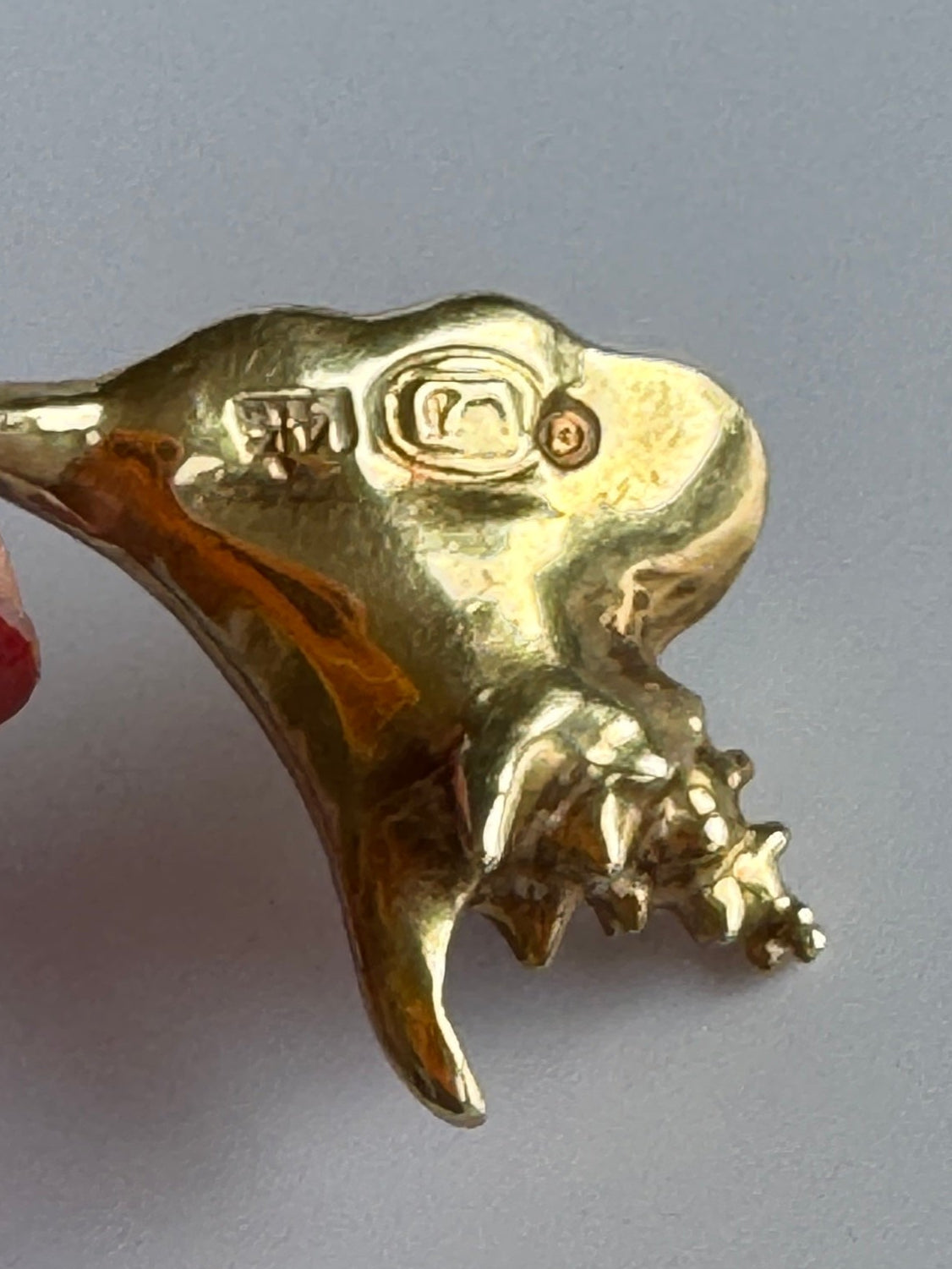 Vintage 14k gold three-dimensional conch shell pendant with realistic spiral detailing, 3.19 grams estate jewelry