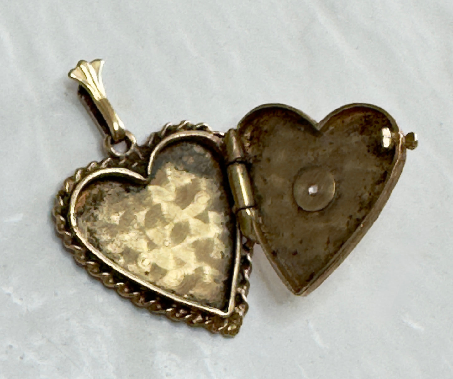 Vintage Estate 14K Yellow Gold Heart Locket with Diamond Chip - 1950s-1960s