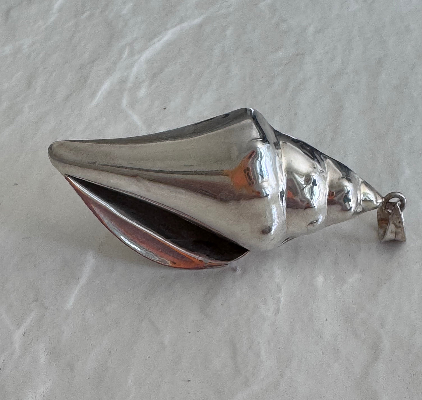 Large estate sterling silver conch shell pendant 2.75 inches long with hammered texture and included 14 inch chain, showing detailed spiral chambers