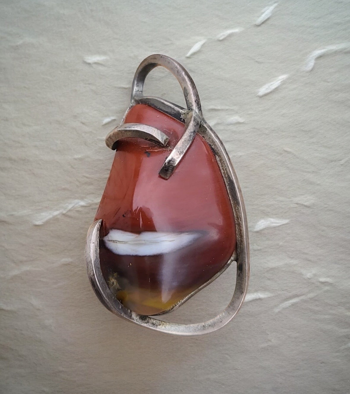 Estate vintage brutalist sterling silver brooch pin pendant with carnelian agate stone in abstract modernist design, dual-purpose jewelry measuring 61mm wide