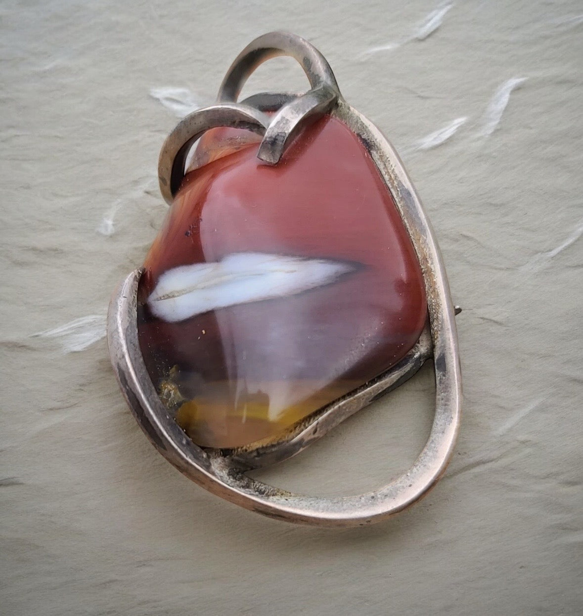 Estate vintage brutalist sterling silver brooch pin pendant with carnelian agate stone in abstract modernist design, dual-purpose jewelry measuring 61mm wide