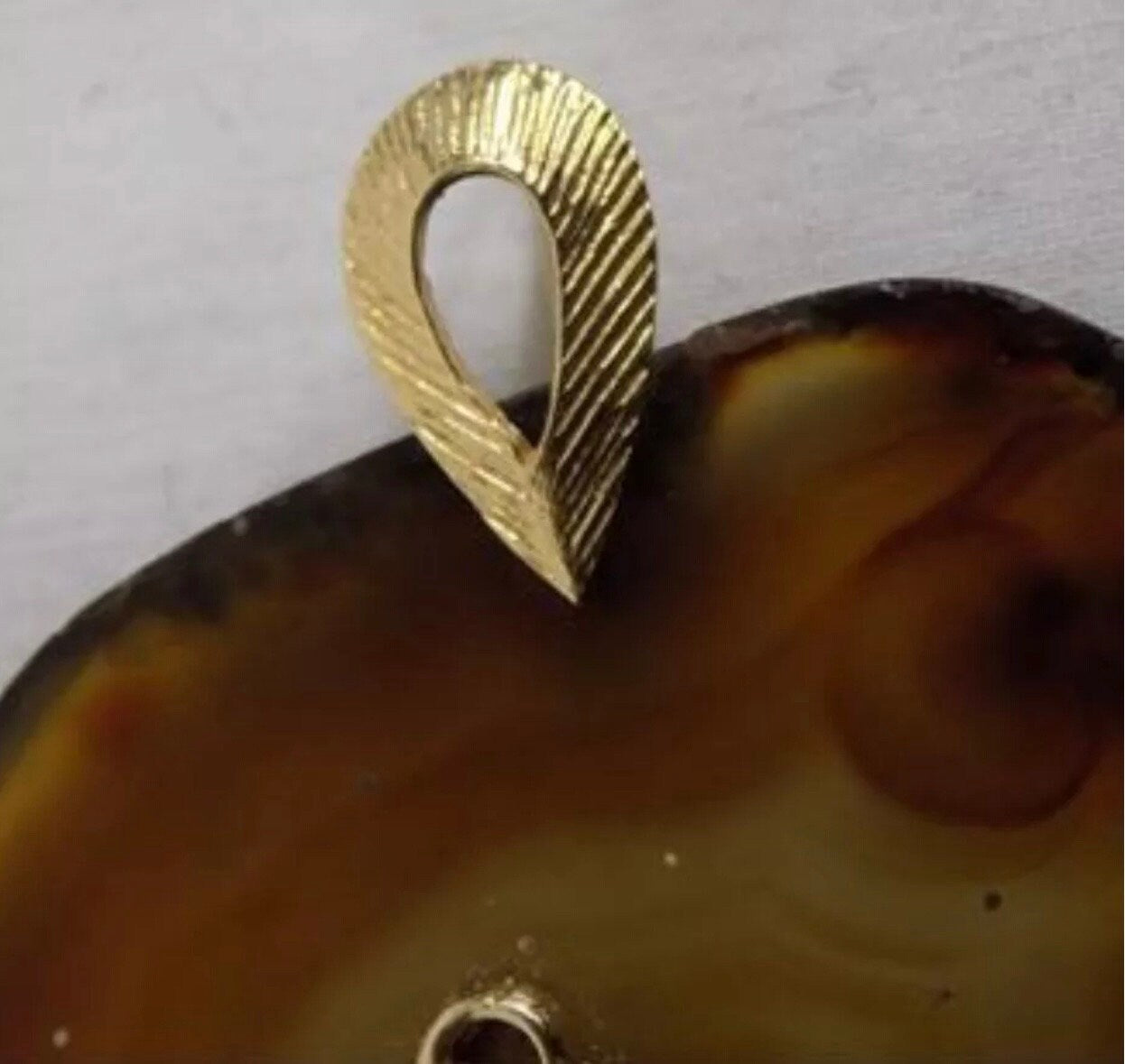 Estate Vintage Zodiac Aires 14k Gold and Agate Pendant