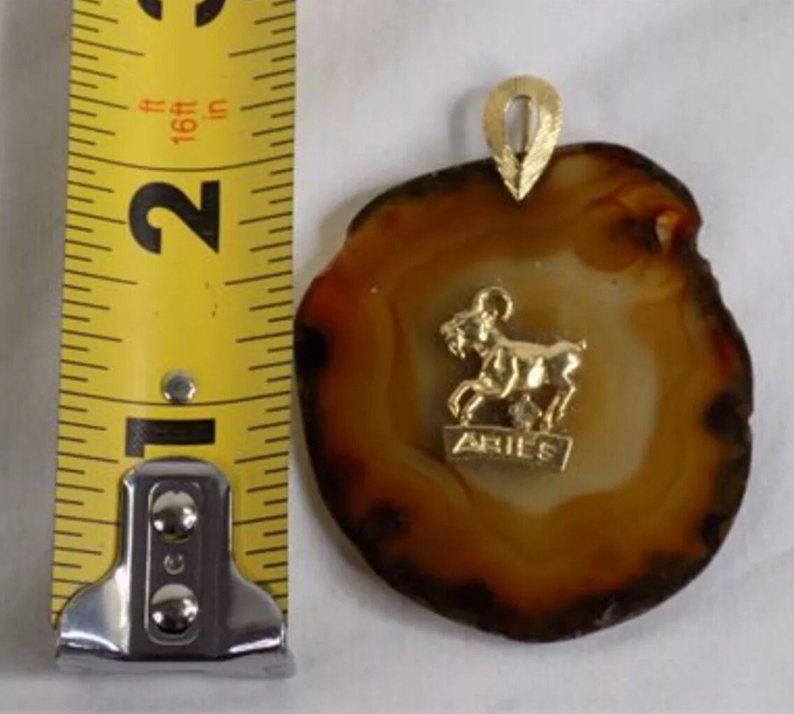 Estate Vintage Zodiac Aires 14k Gold and Agate Pendant
