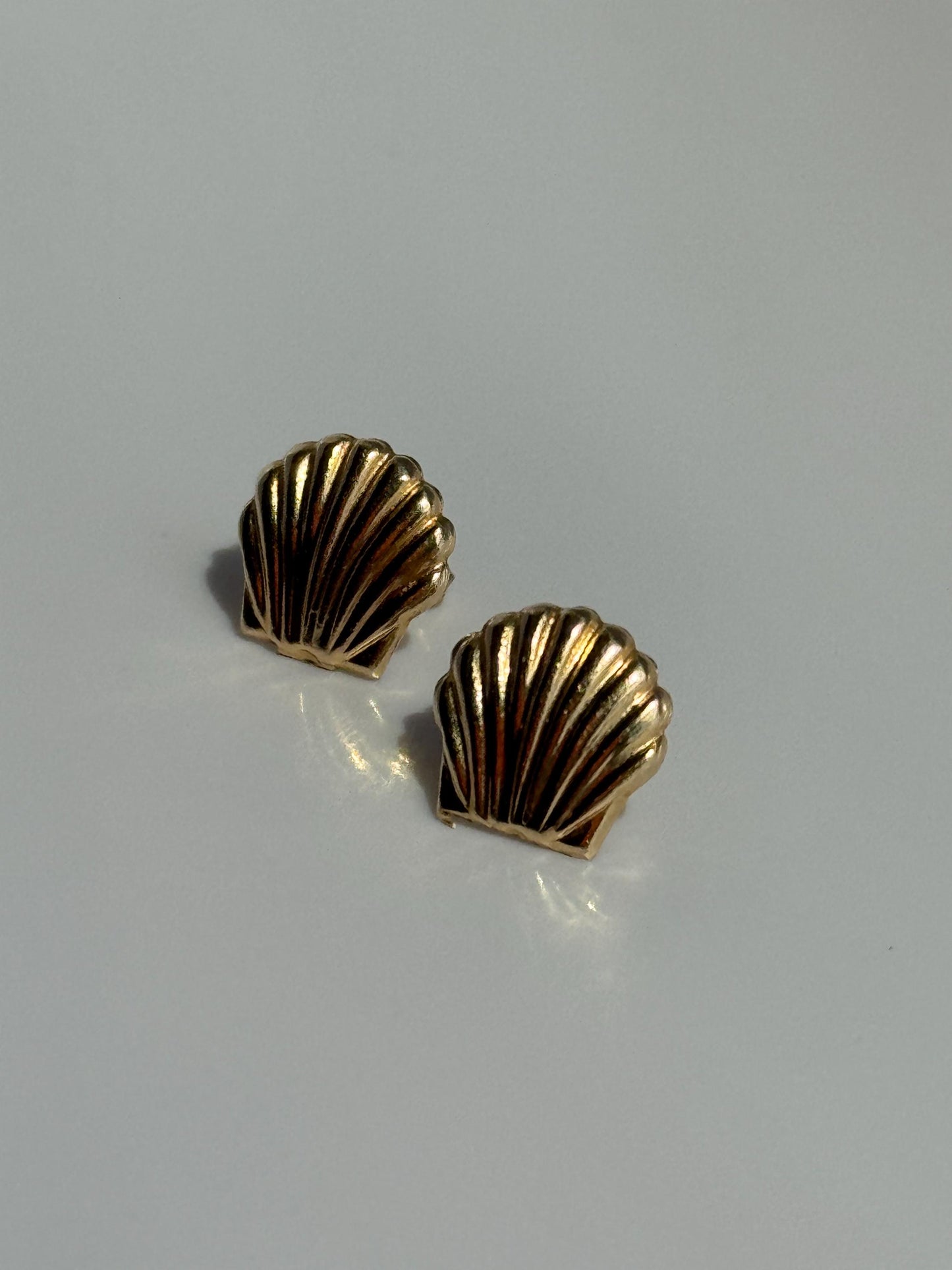 Vintage 14k Seashell Stud Earrings