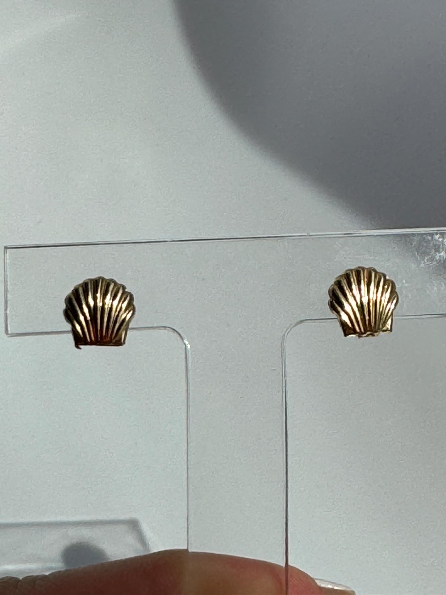 Vintage 14k Seashell Stud Earrings