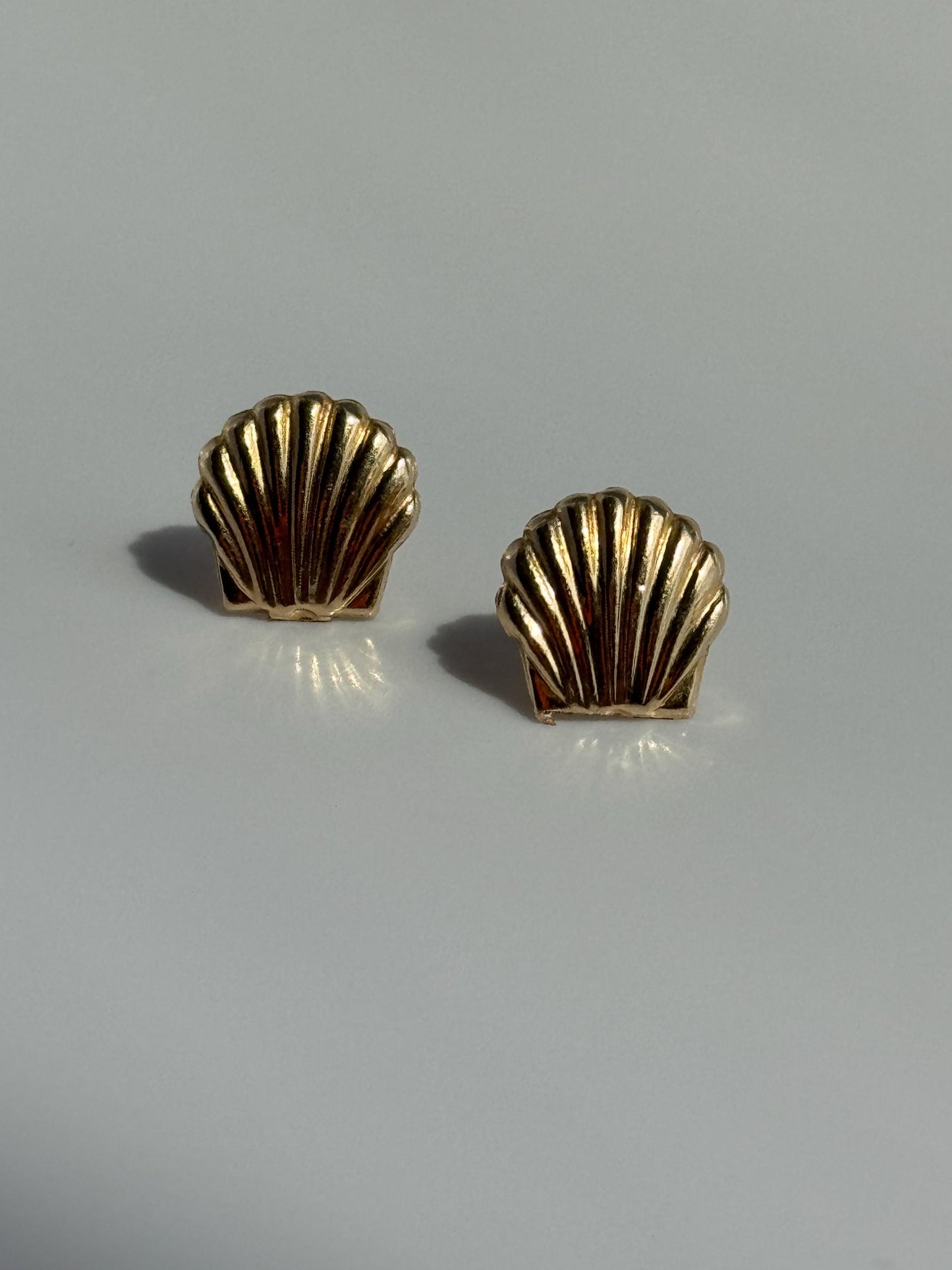 Vintage 14k Seashell Stud Earrings
