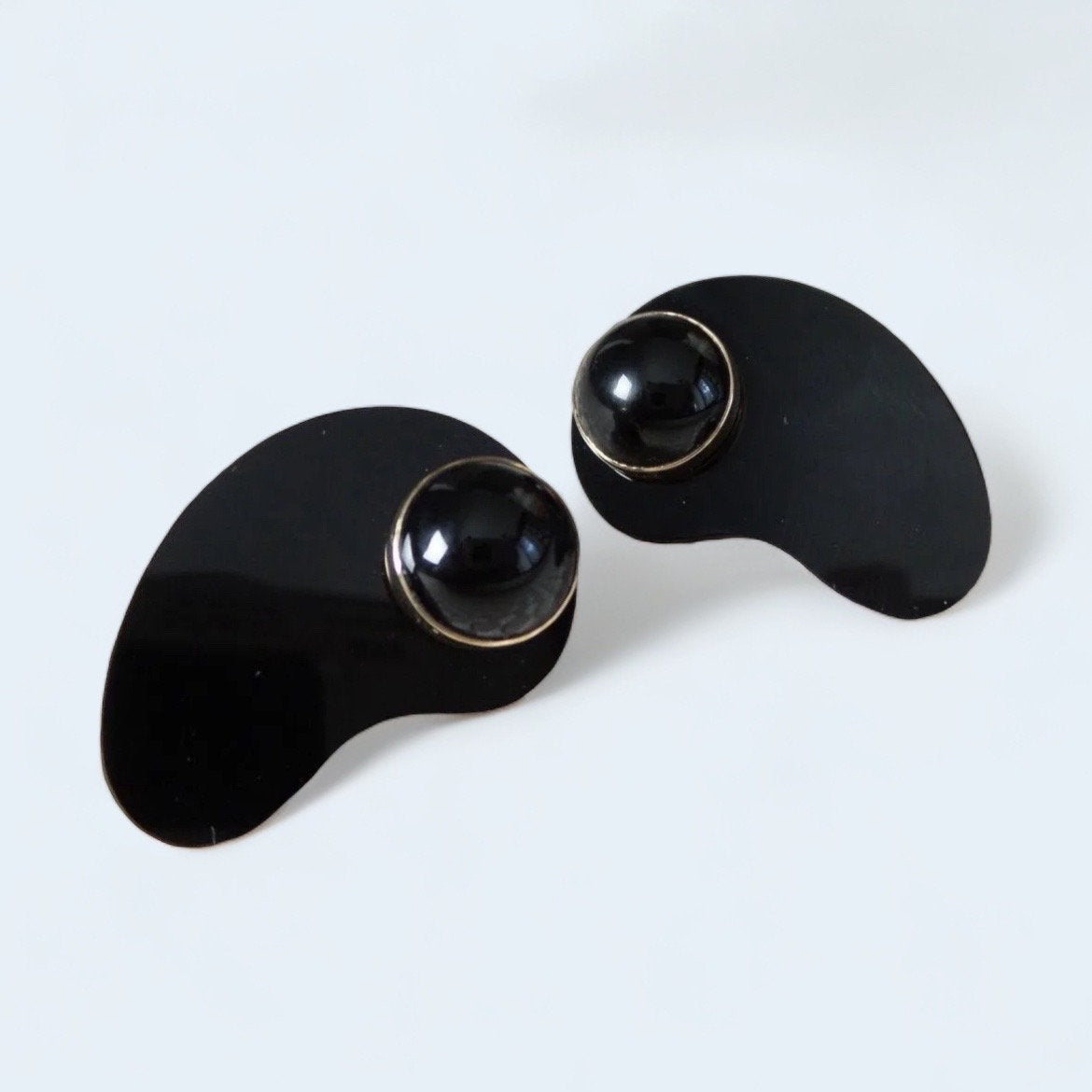 Mid Century Modern Onyx Black Glass and 14k Yellow Gold Amoeba earrings