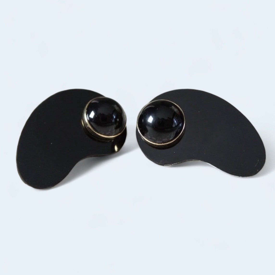 Mid Century Modern Onyx Black Glass and 14k Yellow Gold Amoeba earrings