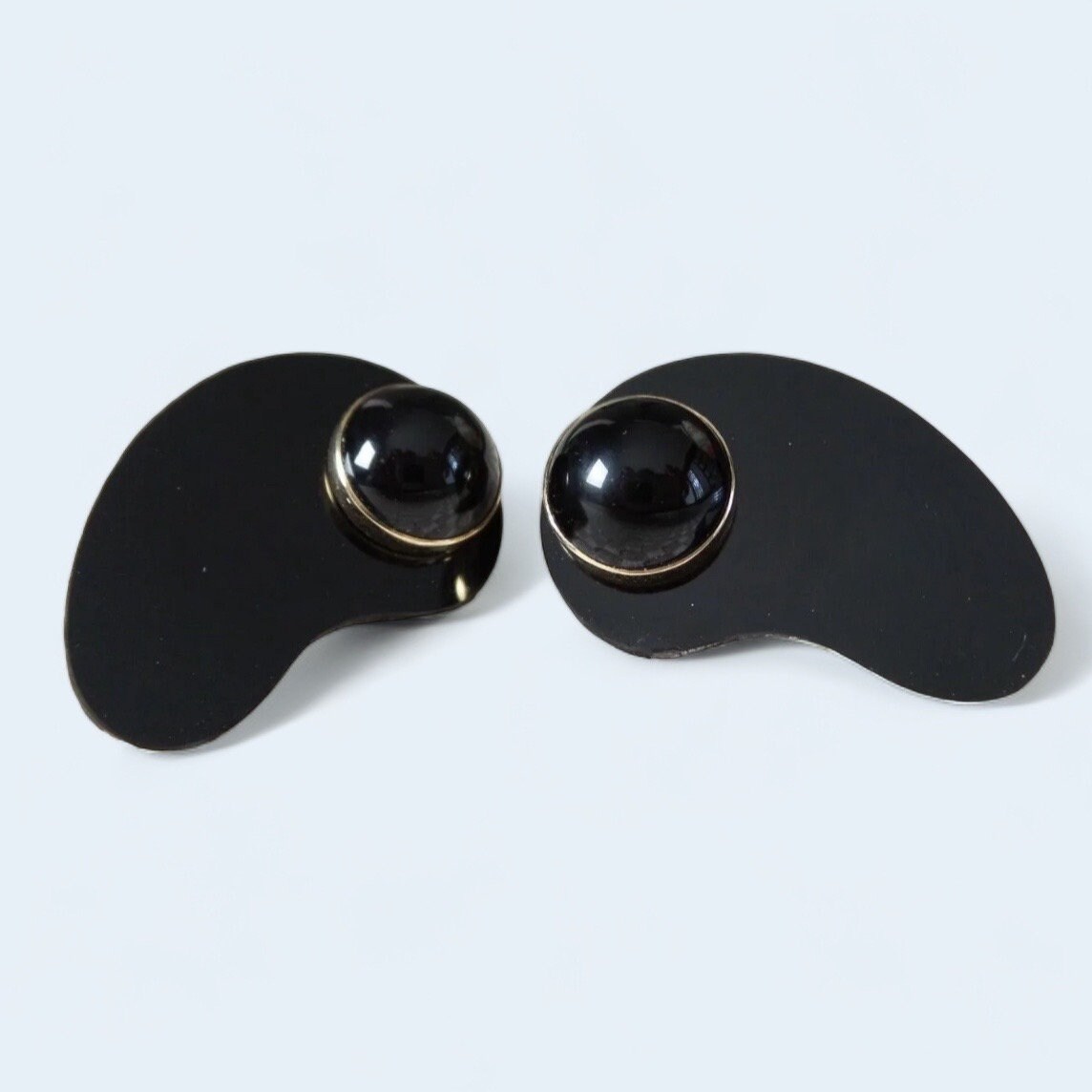 Mid Century Modern Onyx Black Glass and 14k Yellow Gold Amoeba earrings