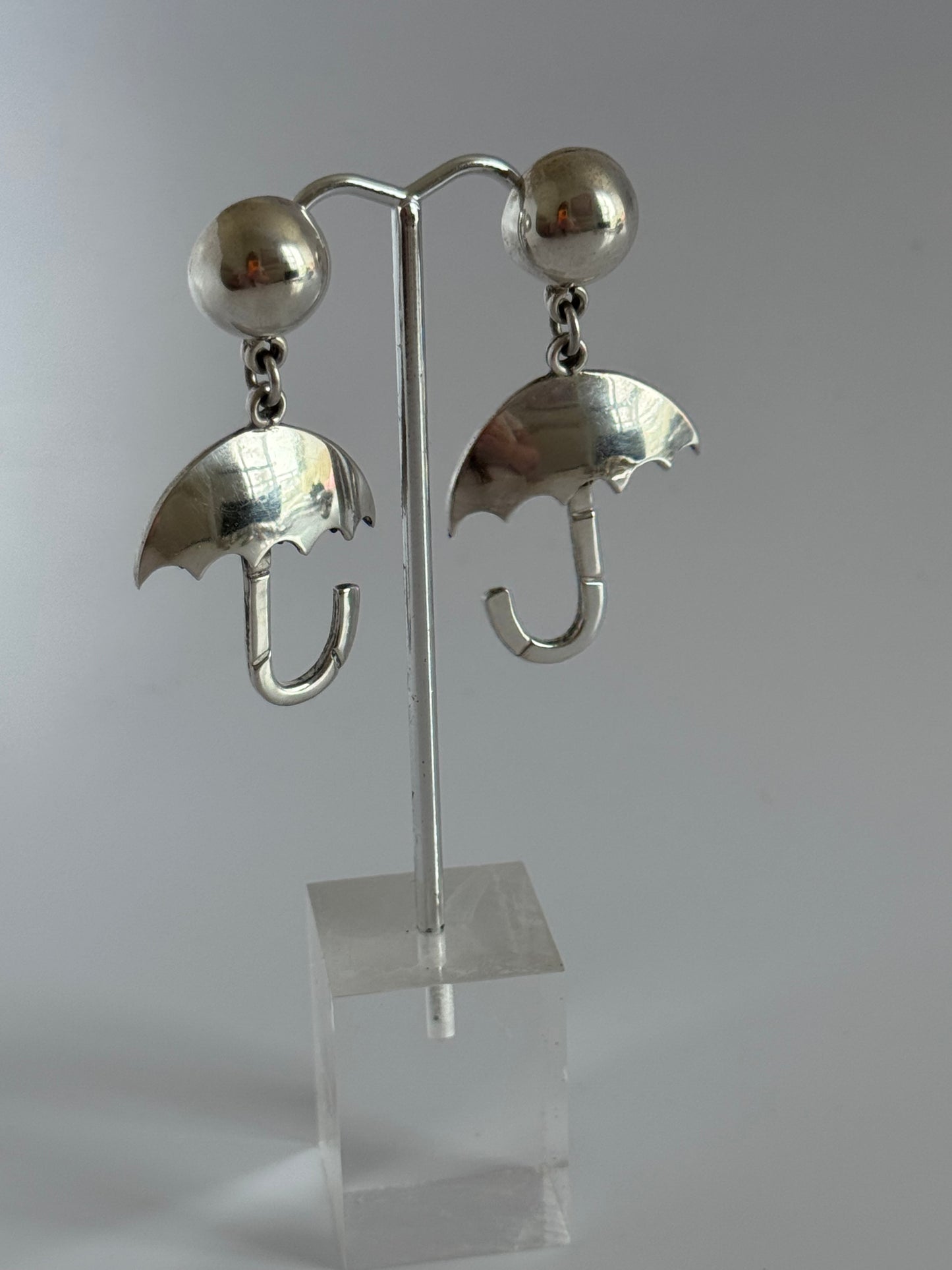 Estate Taxco Mexican sterling silver umbrella dangle earrings with scalloped edges, artist signed with T hallmark and 925 Mexico stamps