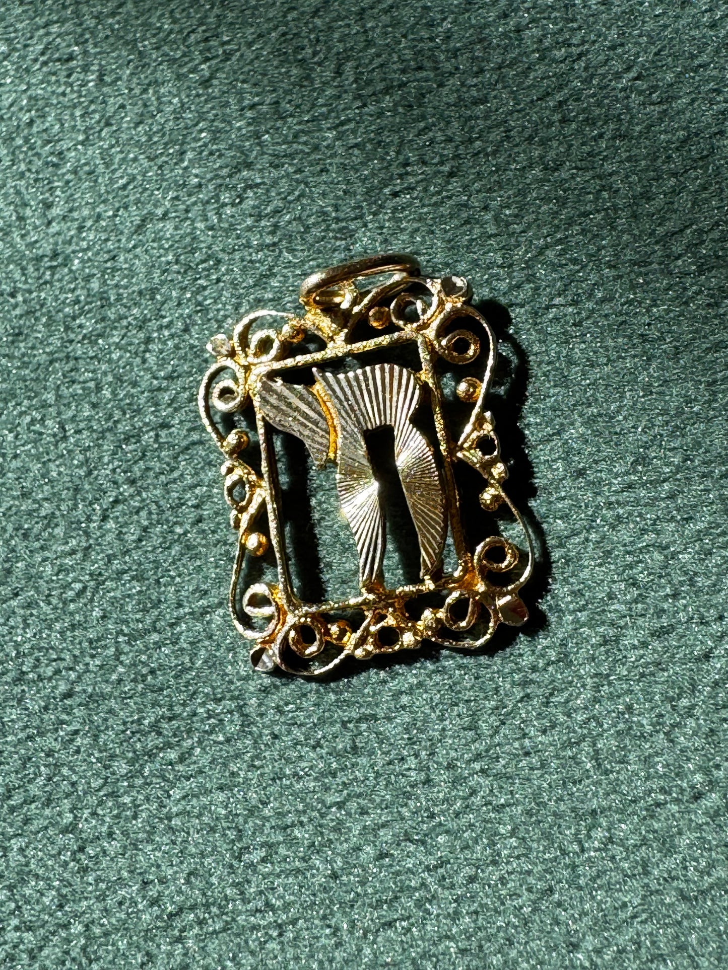 Estate 14K Yellow Gold Filigree Chai Pendant Scrollwork Frame Hebrew Life Symbol Judaica Fine Jewelry