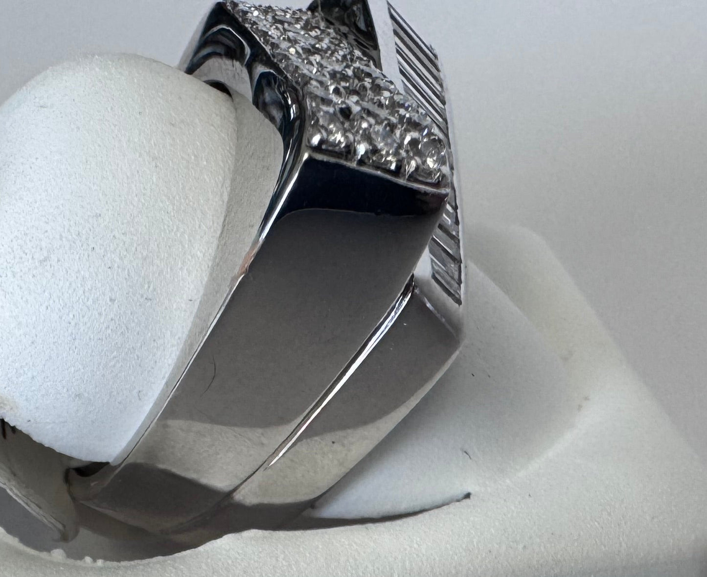 Estate 18K White Gold Geometric Vintage Ring