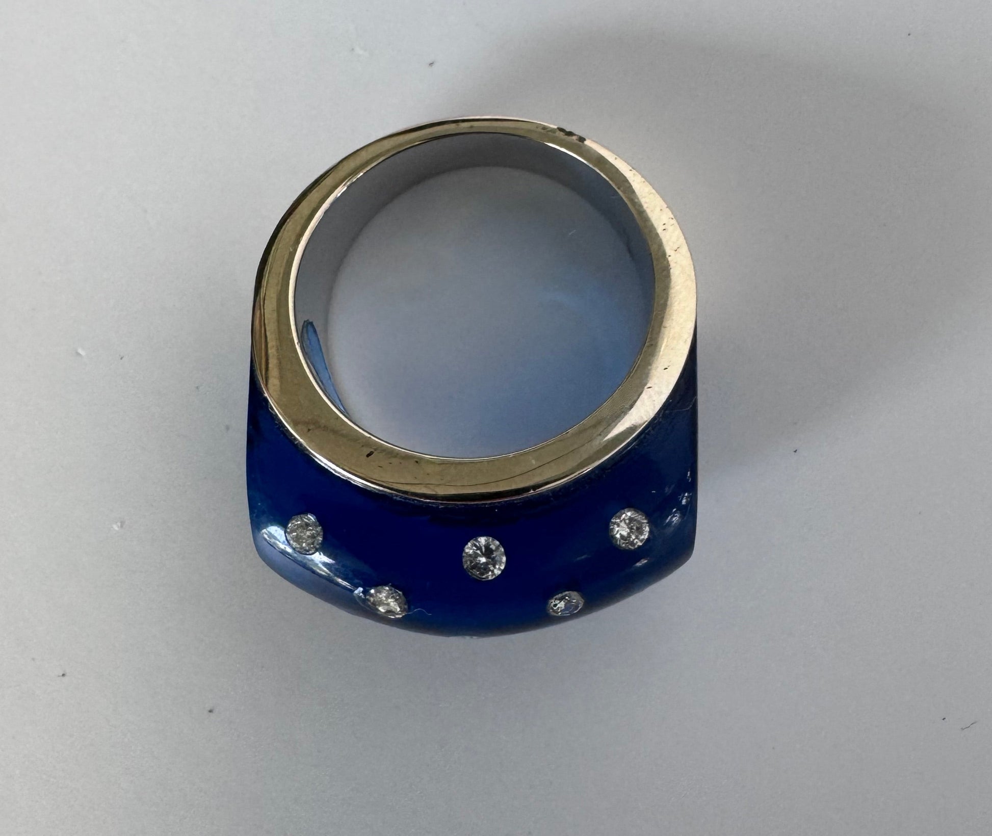 Contemporary 18K white gold diamond resin band ring blue modern design scattered diamonds size 7.5