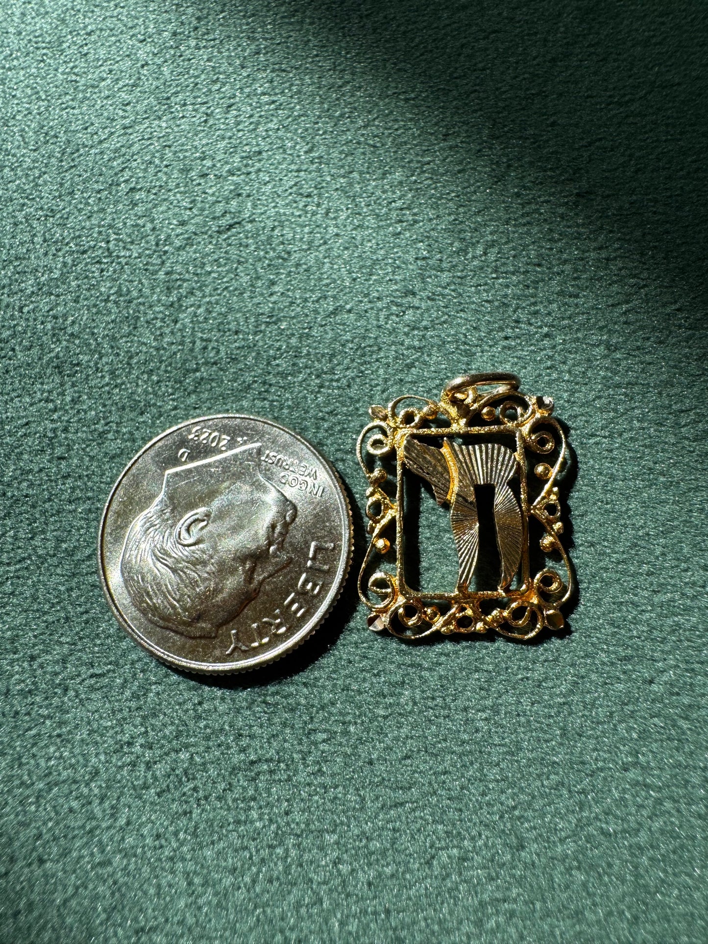 Estate 14K Yellow Gold Filigree Chai Pendant Scrollwork Frame Hebrew Life Symbol Judaica Fine Jewelry