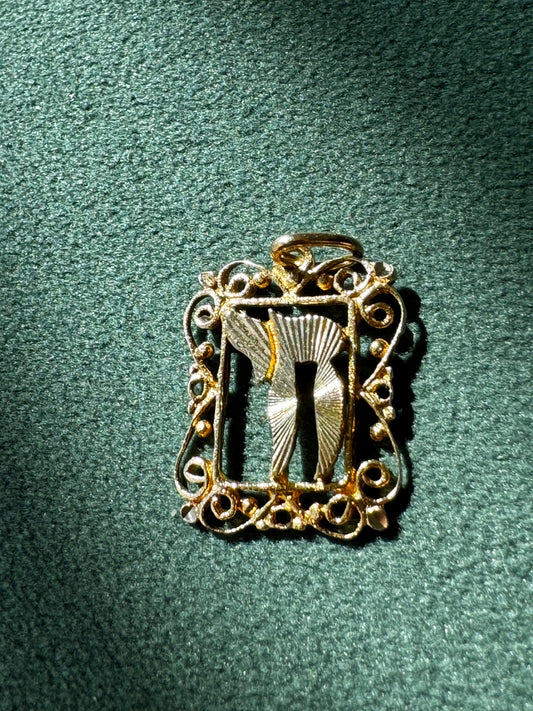Estate 14K Yellow Gold Filigree Chai Pendant Scrollwork Frame Hebrew Life Symbol Judaica Fine Jewelry