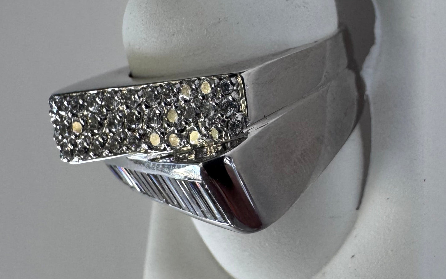 Estate 18K White Gold Geometric Vintage Ring
