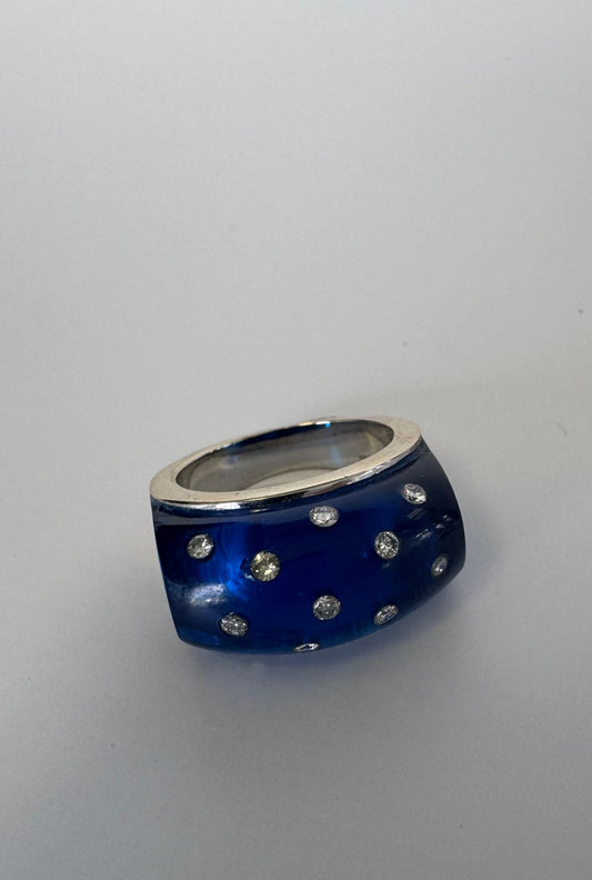 Contemporary 18K white gold diamond resin band ring blue modern design scattered diamonds size 7.5