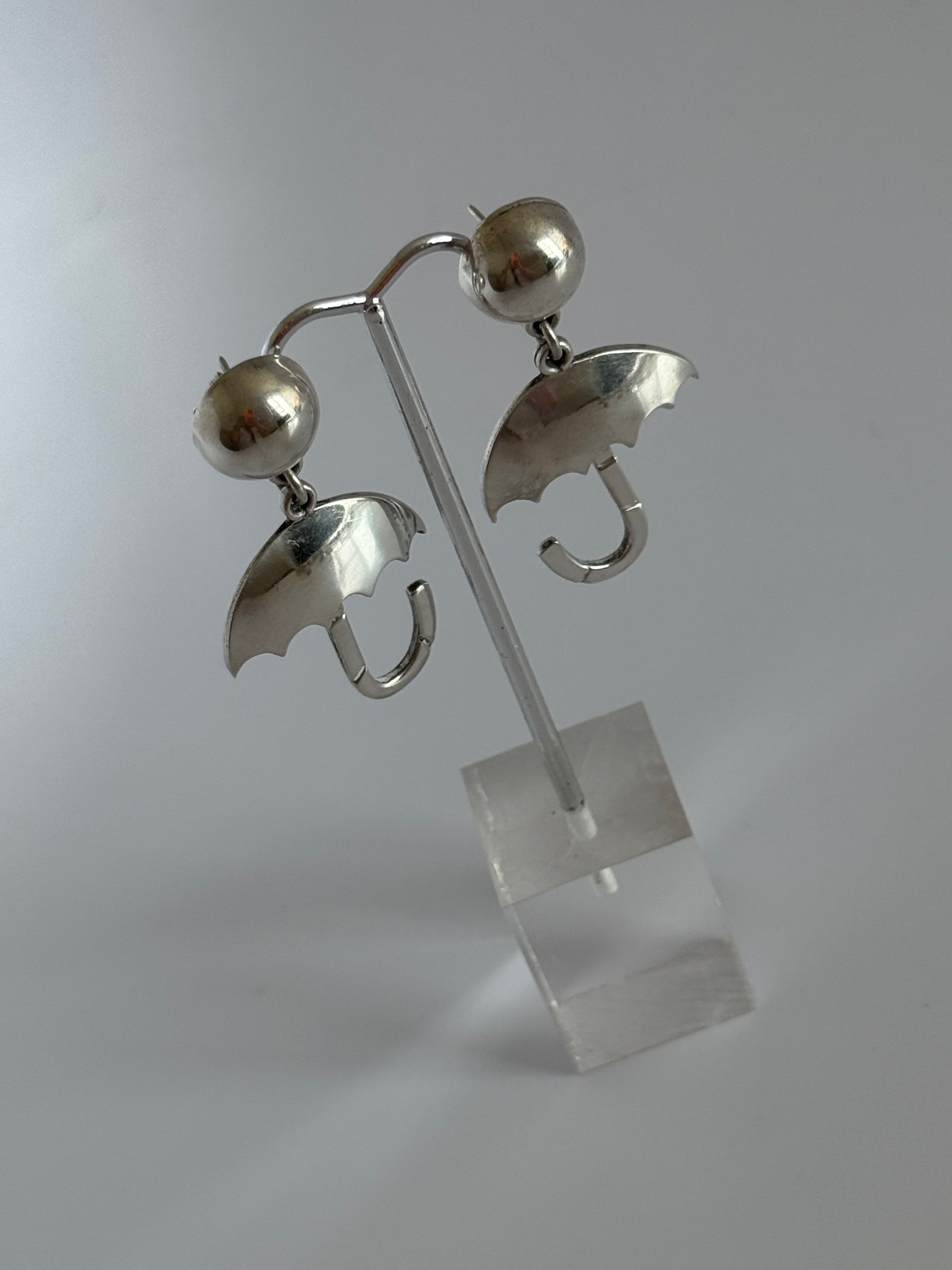 Estate Taxco Mexican sterling silver umbrella dangle earrings with scalloped edges, artist signed with T hallmark and 925 Mexico stamps