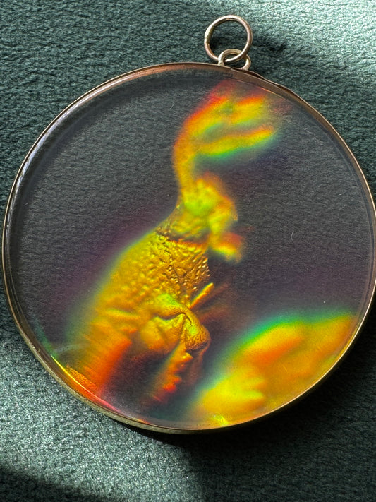 Vintage Dinosaur Hologram Pendant in 9ct Gold