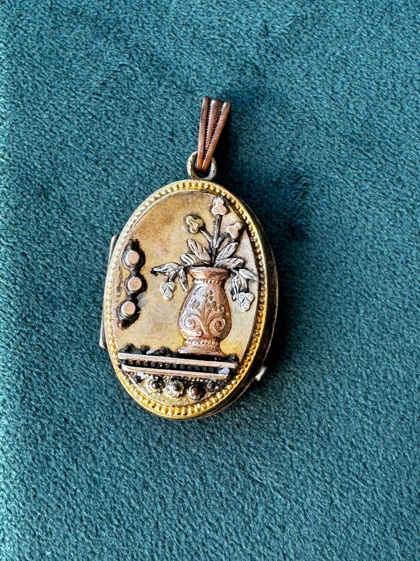 Antique Victorian rolled gold locket with engraved flower vase, multicolored gold, oval shape