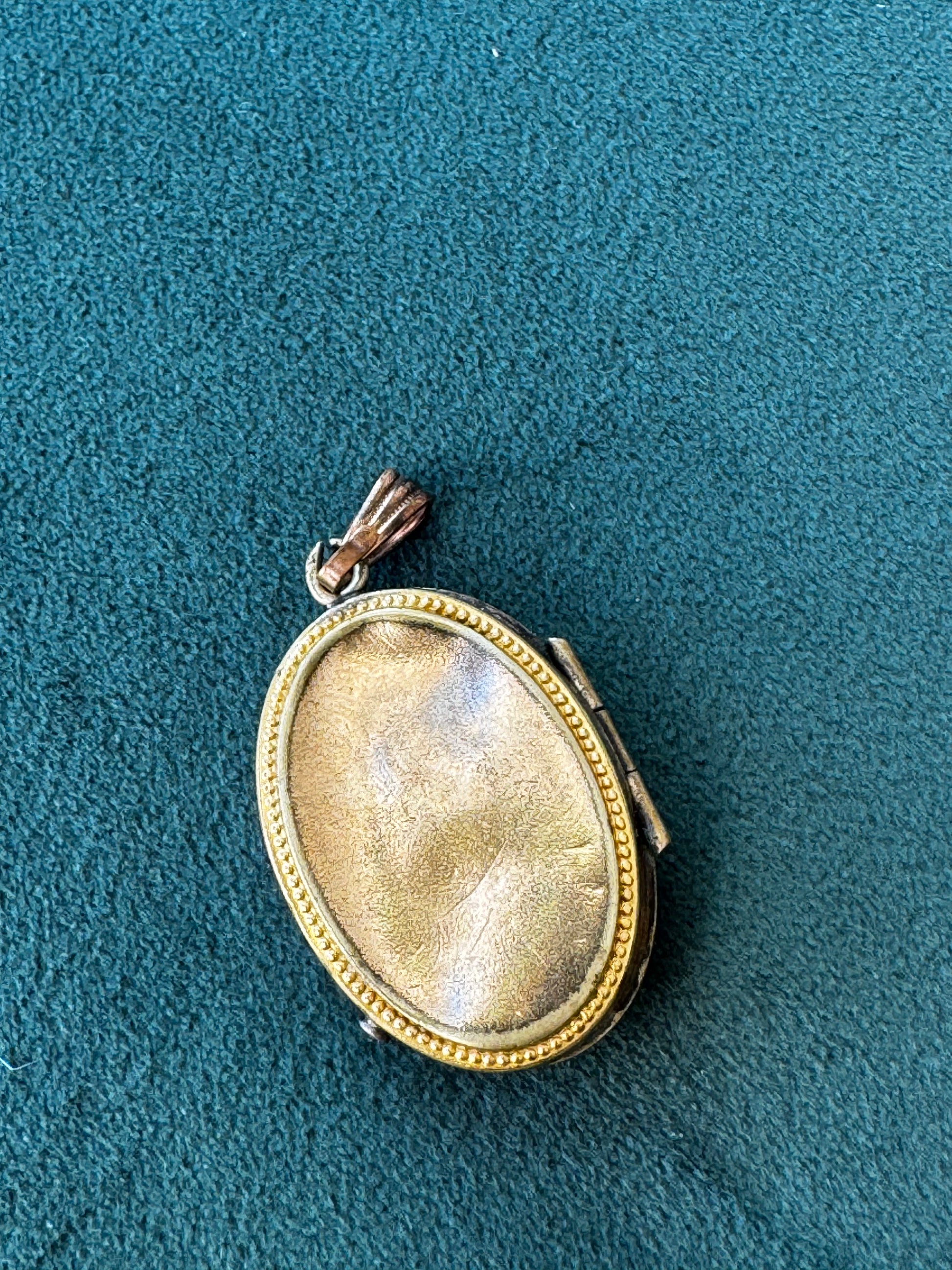 Antique Victorian rolled gold locket with engraved flower vase, multicolored gold, oval shape