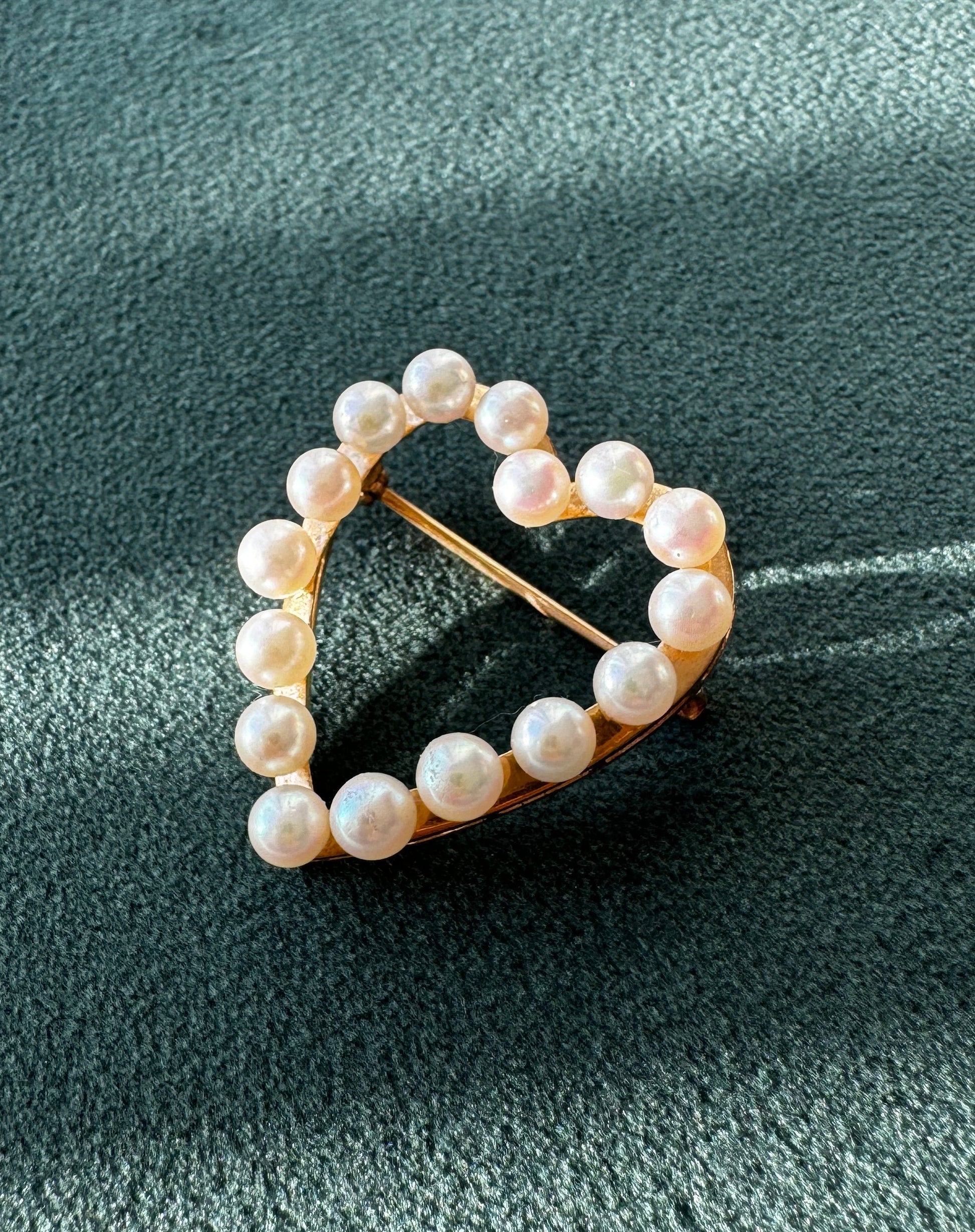 Vintage 14K yellow gold heart brooch with sixteen cultured pearls