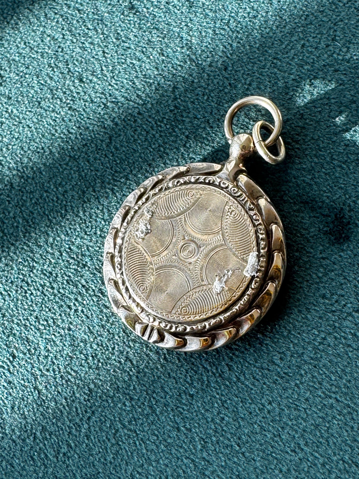Antique 14K Yellow Gold Engine-Turned Edwardian Locket with Vintage Photo