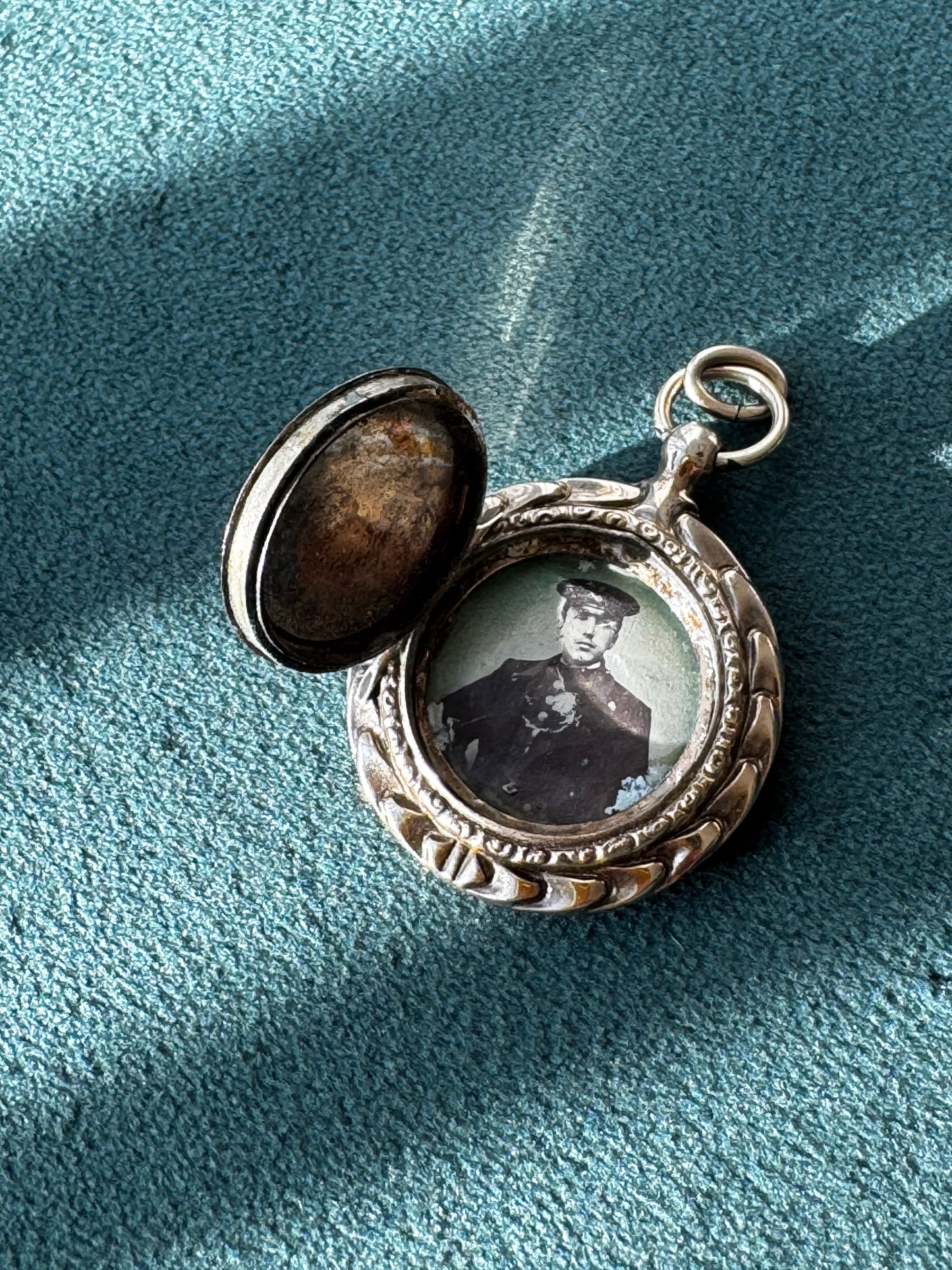 Antique 14K Yellow Gold Engine-Turned Edwardian Locket with Vintage Photo