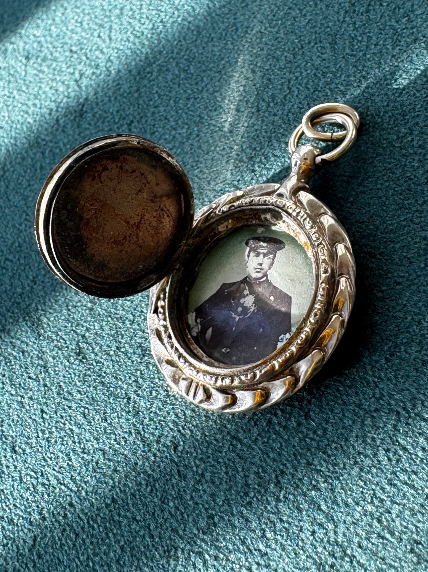 Antique 14K Yellow Gold Engine-Turned Edwardian Locket with Vintage Photo