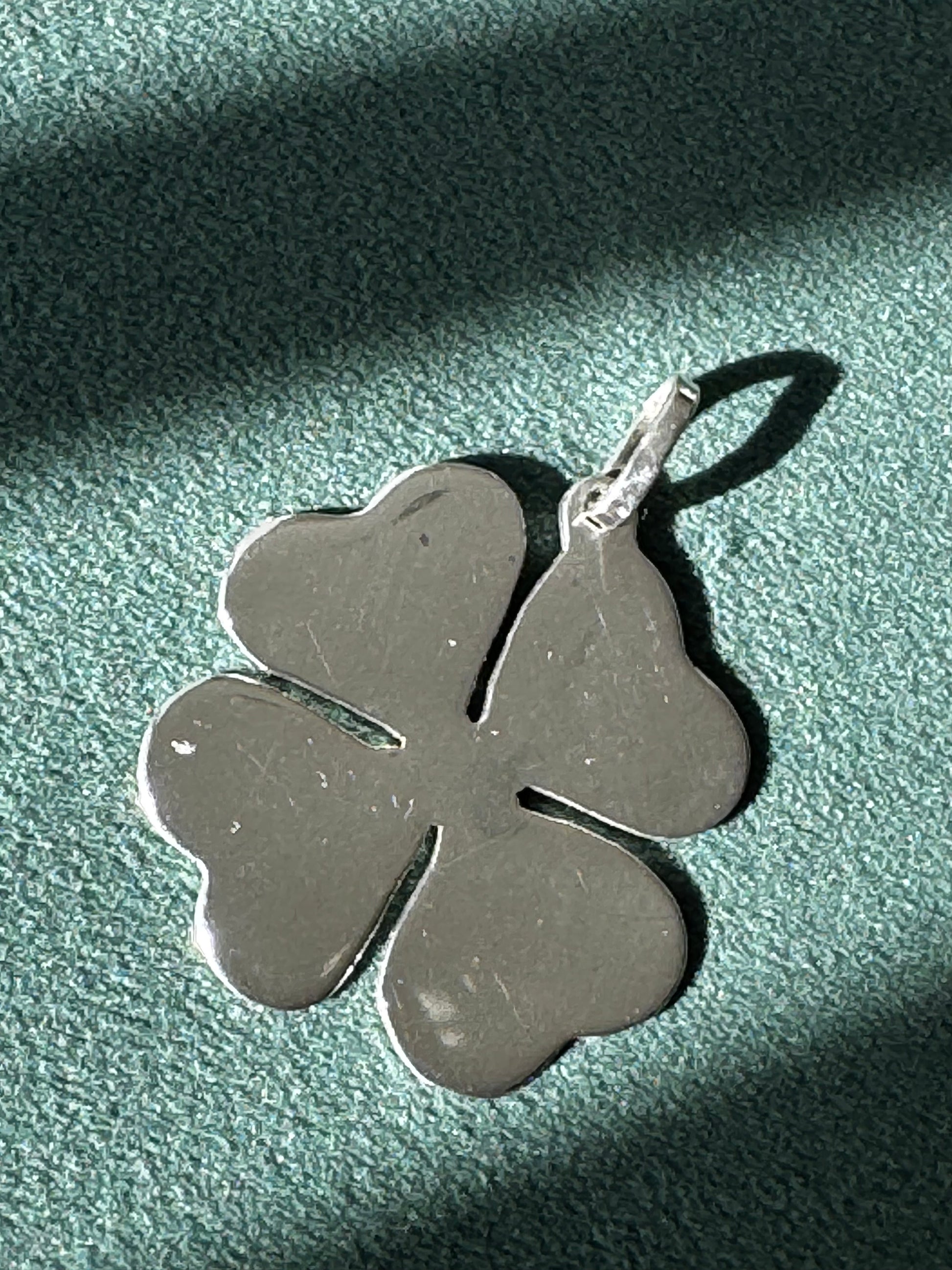 Estate vintage Taxco Mexico TC-63 sterling silver four leaf clover pendant with mirror polish finish, dimensional curved leaves, marked 0.925, 9 grams
