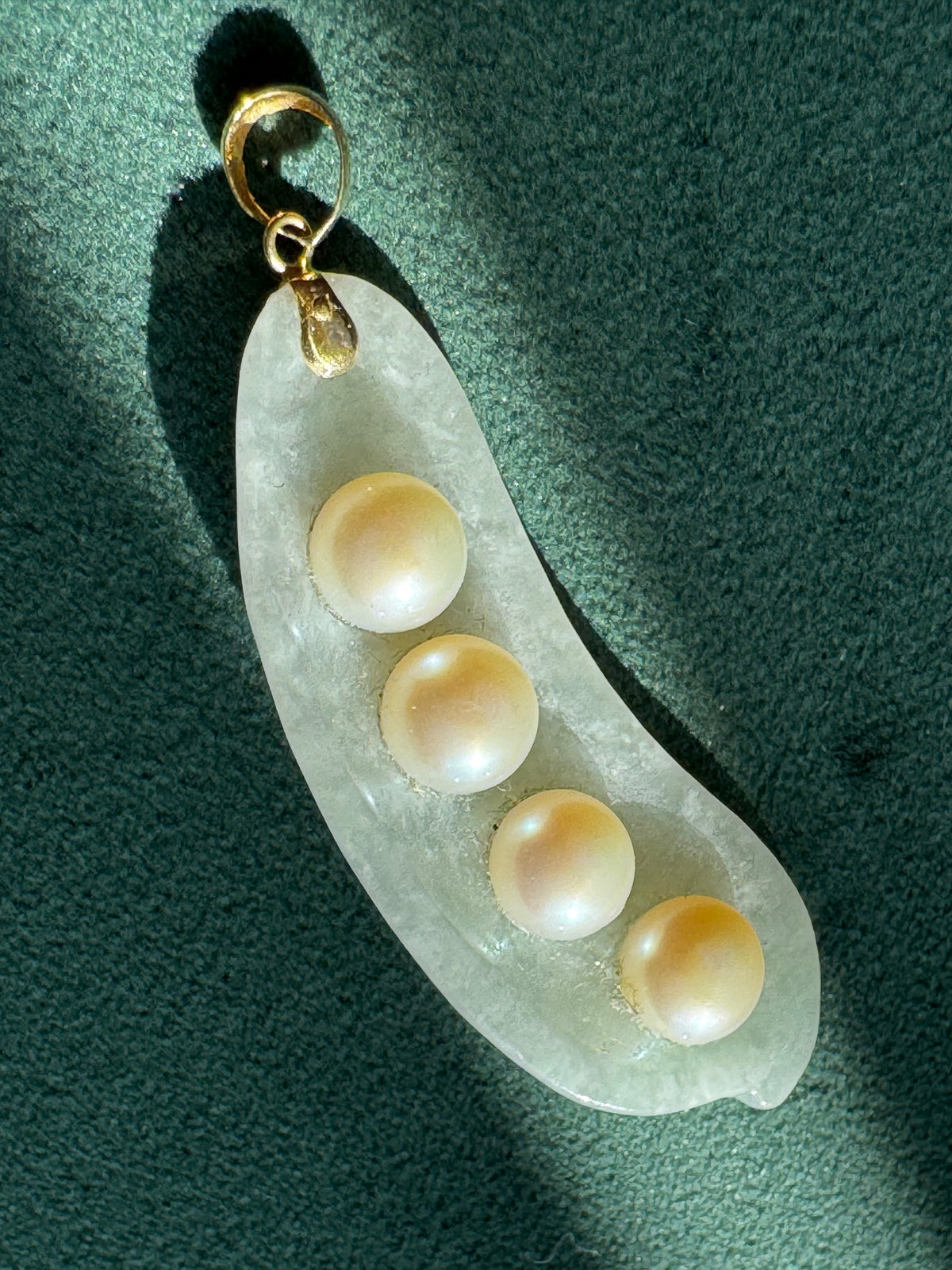 Vintage White Jade Pea Pod Pendant Four Cultured Pearls 14K Gold Bail Four Peas in a Pod Mother and Sibling Gift