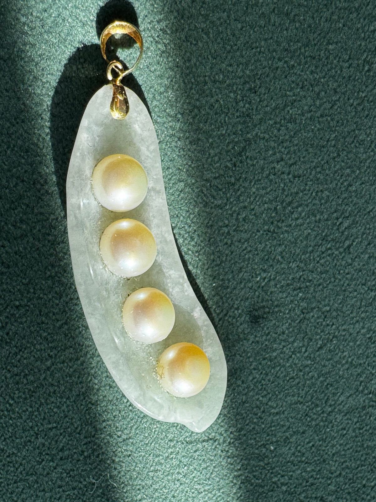 Vintage White Jade Pea Pod Pendant Four Cultured Pearls 14K Gold Bail Four Peas in a Pod Mother and Sibling Gift
