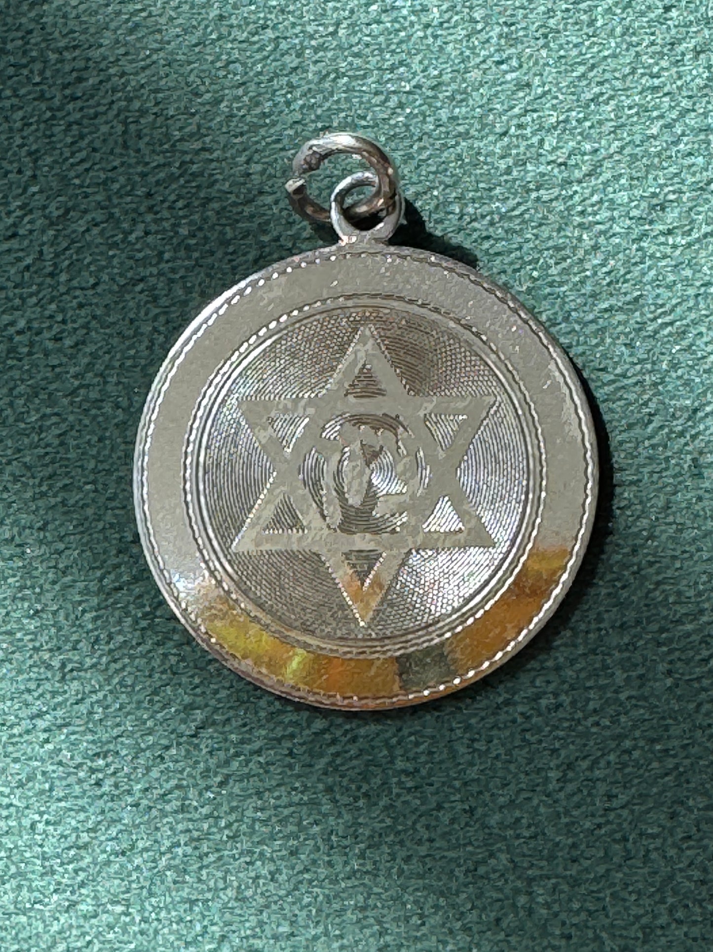 Vintage Sterling Silver Engraved Star of David Round Medallion Pendant Judaica Statement Necklace