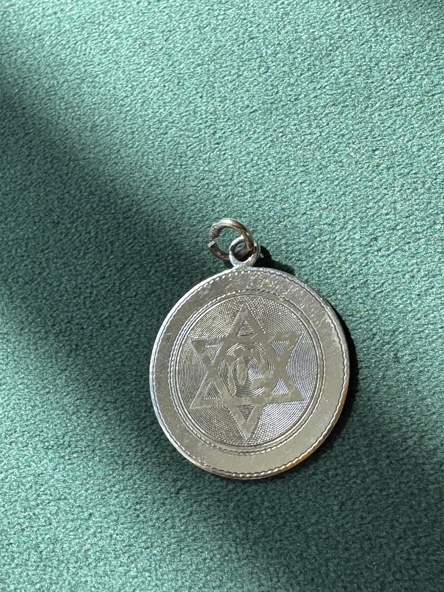 Vintage Sterling Silver Engraved Star of David Round Medallion Pendant Judaica Statement Necklace