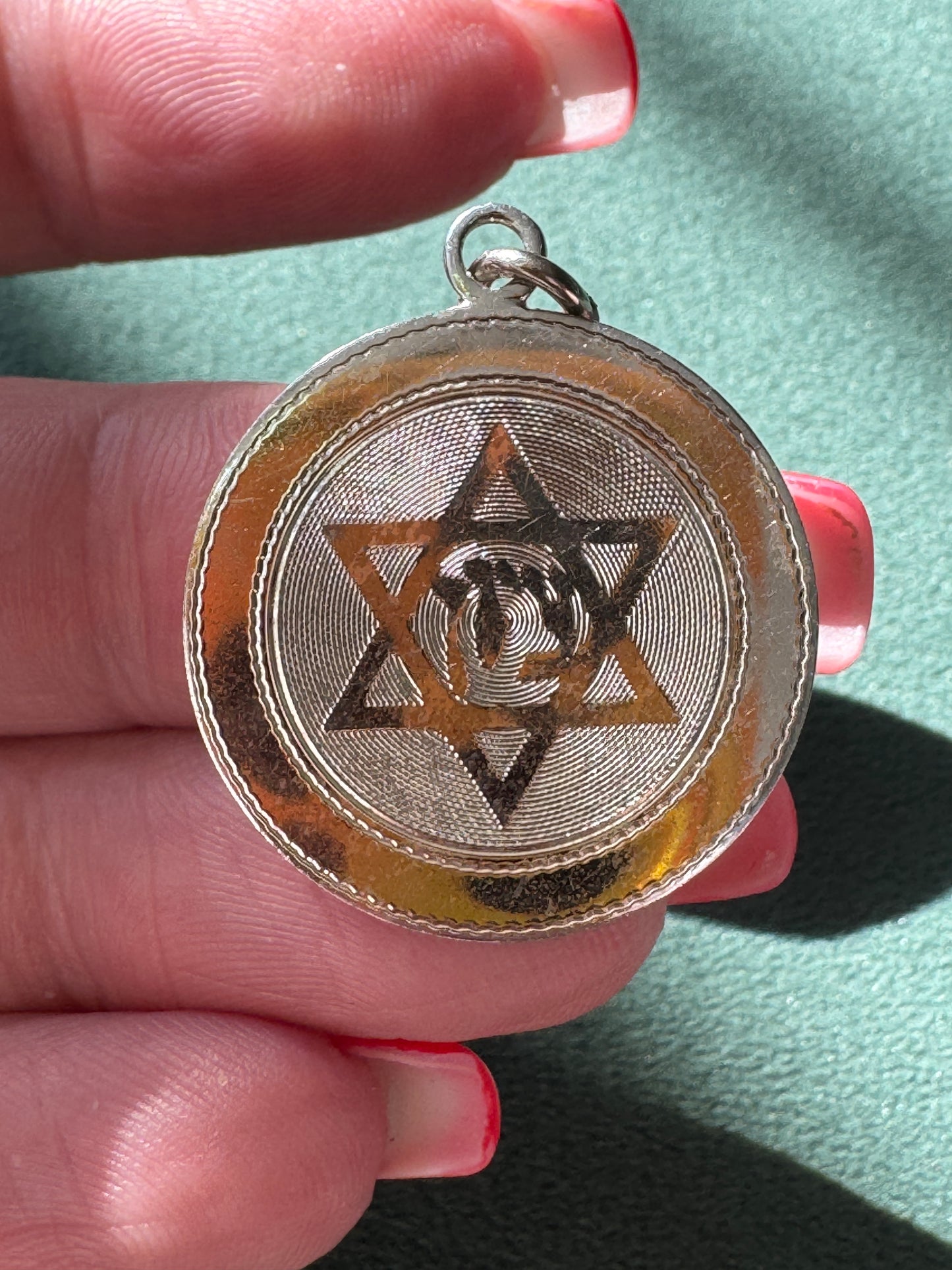 Vintage Sterling Silver Engraved Star of David Round Medallion Pendant Judaica Statement Necklace