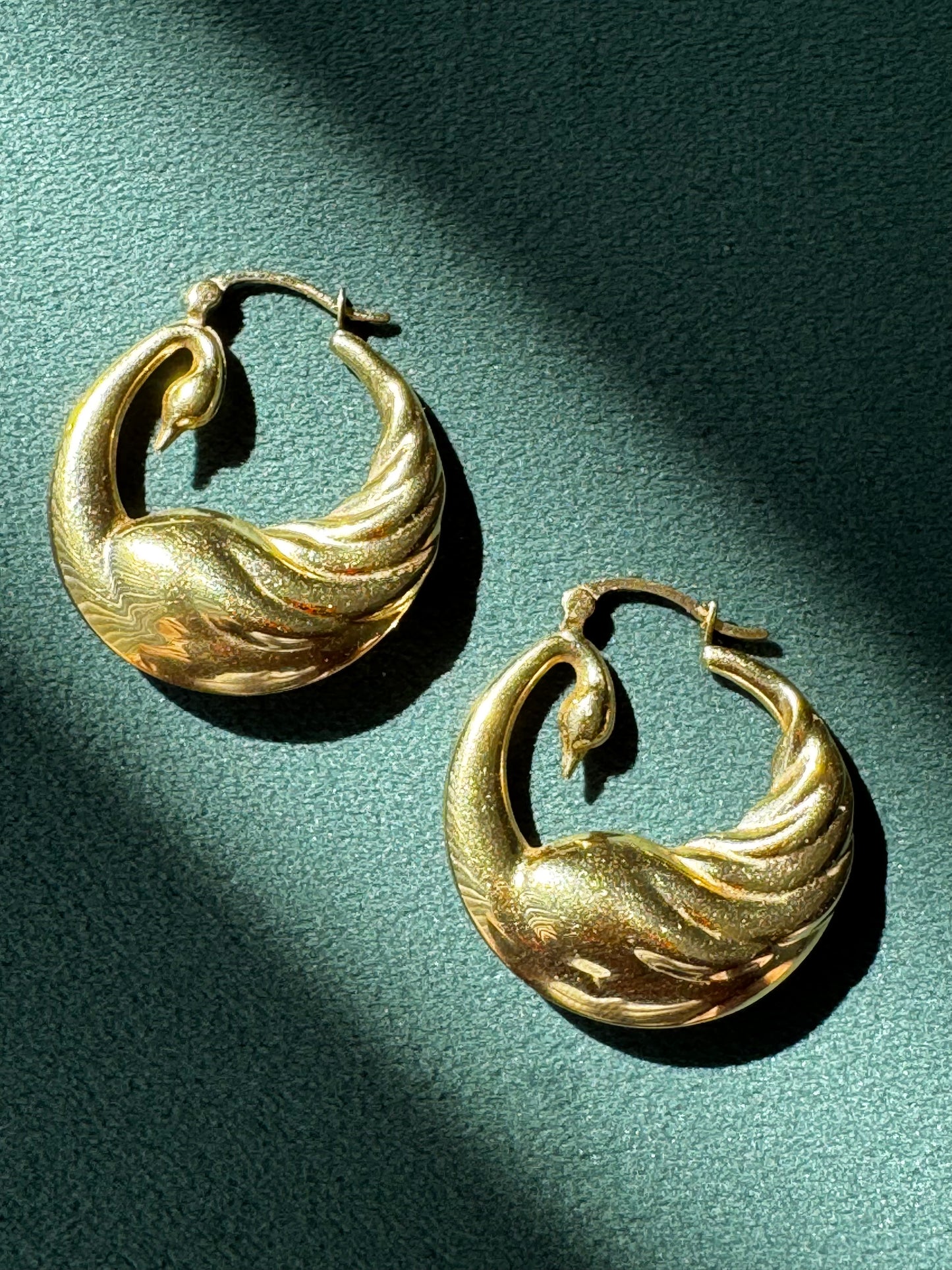Vintage 18K Solid Yellow Gold Swan Hoop Earrings 3.5 Grams the Most Elegant Hoops You Will Ever Own